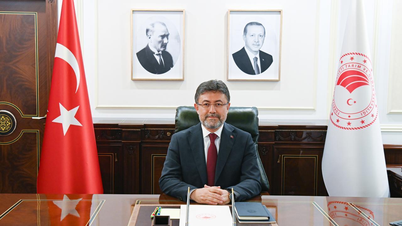 Bakan Yumaklı'dan 8 Mart Dünya Kadınlar Günü mesajı: Kadın elinin değdiği her karış toprakta Türkiye Yüzyılı'nın bereketini büyütüyoruz