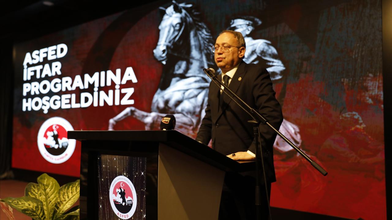 MHP'li Topsakal: Bizim devlet aklımız devlet adamlarının süzme bilgisiyle gelir ve geleceğe ona göre şekillendirir