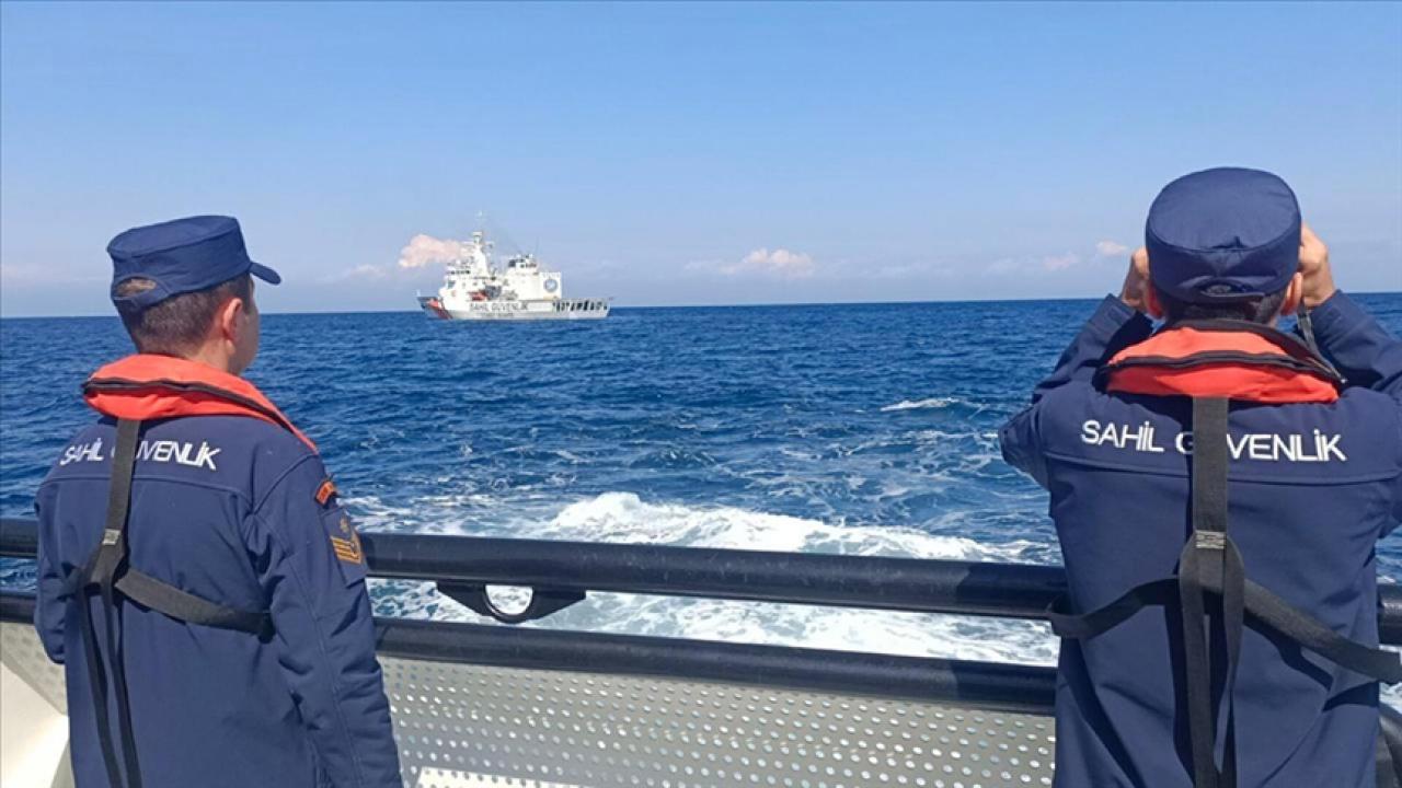 Antalya açıklarında düzensiz göçmenleri taşıyan bot battı