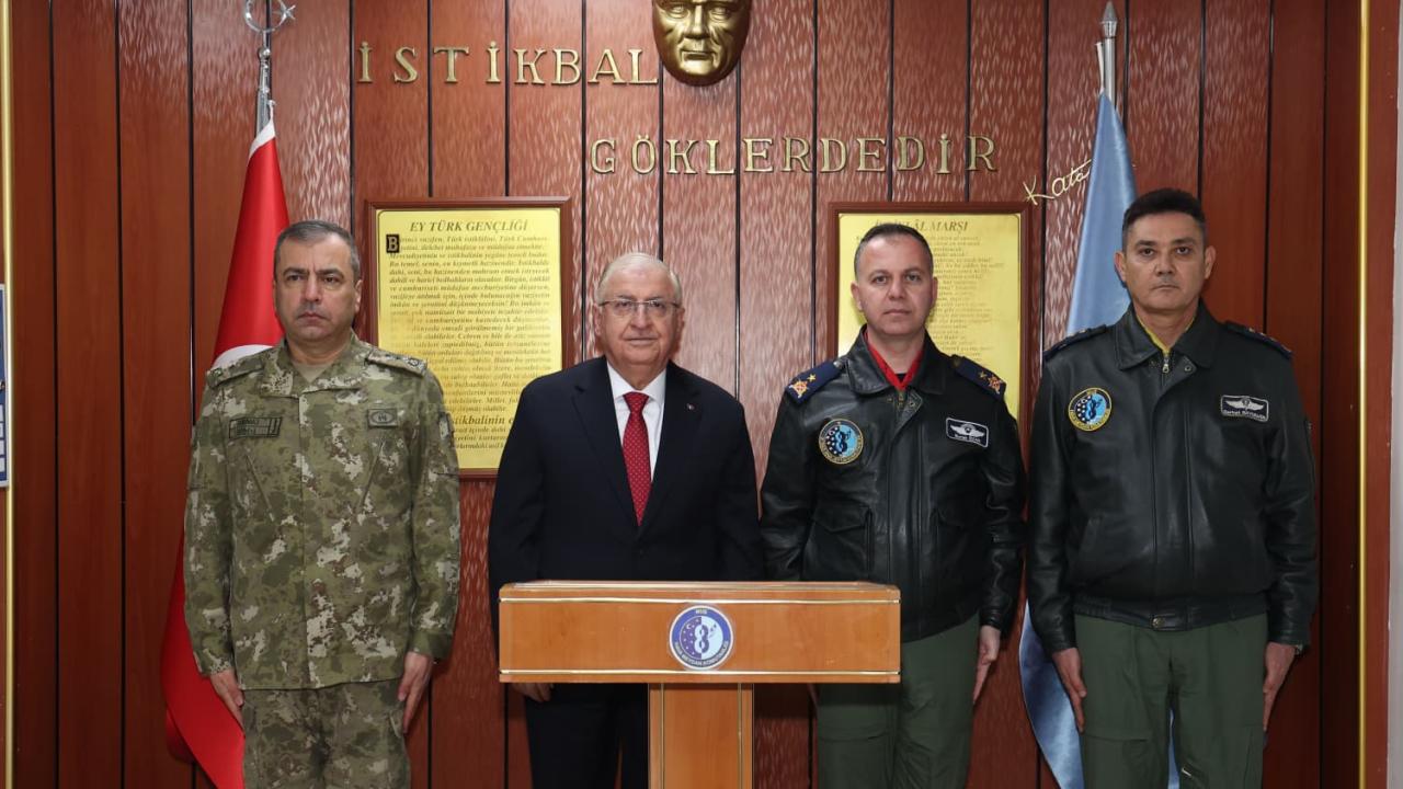 Milli Savunma Bakanı Güler, Muş Hava Meydan Komutanlığında incelemelerde bulundu