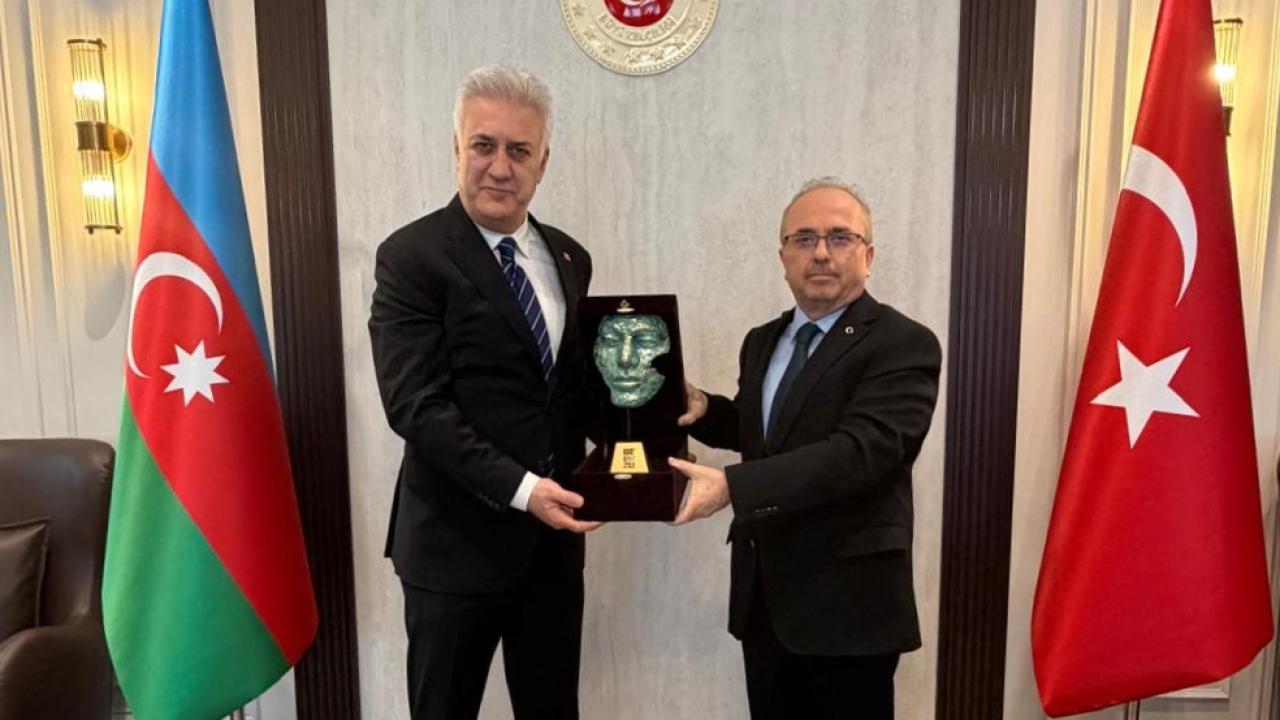 DT Genel Müdürü Karadağlı, "Sanatkar Madalyonu" ödülünü aldı