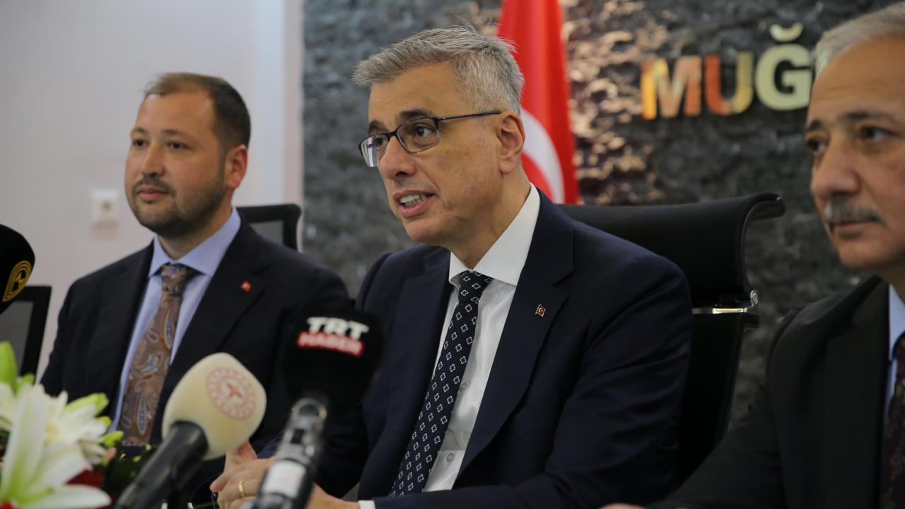 Sağlık Bakanı Memişoğlu, Muğla'da AK Parti İl Başkanlığı'nı ziyaret etti