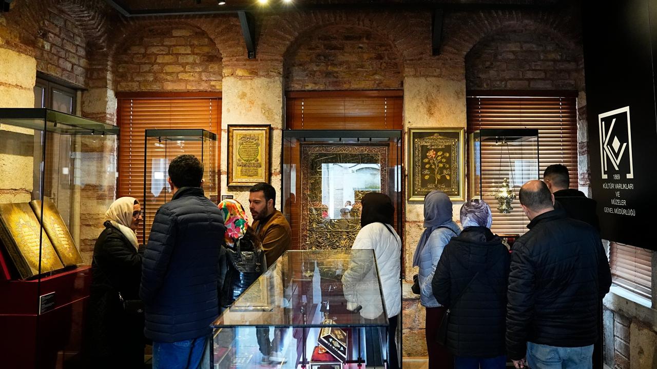 "Mukaddes Emanetler: İnanç ve Hatıra" sergisi, bugün gece yarısına kadar açık olacak