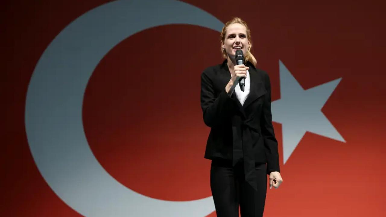 Şehit aileleriyle iftarda buluştu! Wilma Elles'ten minnet mesajı: Türkiye artık benim vatanım