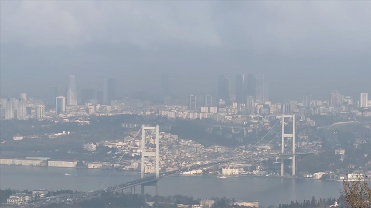 İstanbul Boğazı'nda gemi trafiği çift yönlü kapatıldı, bazı vapur seferleri iptal edildi