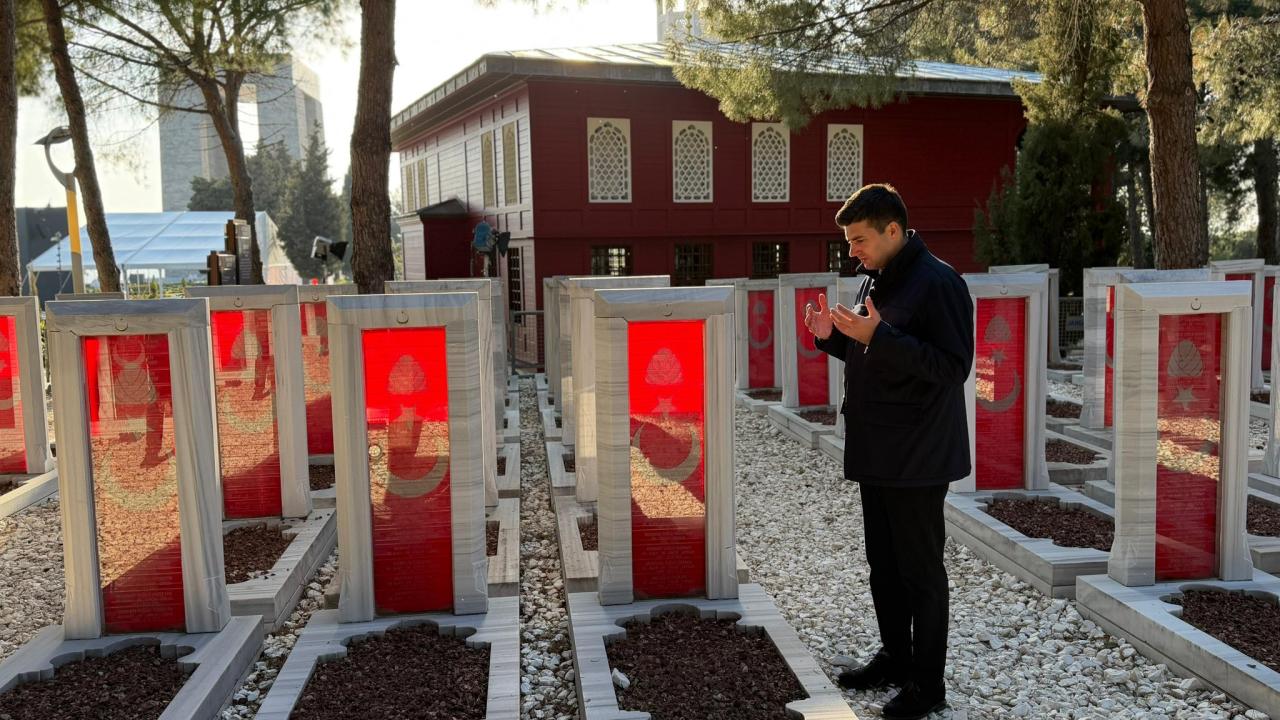 Ülkü Ocakları Genel Başkanı Yıldırım’dan Çanakkale Şehitler Abidesi’ne ziyaret