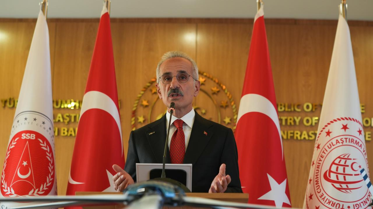 Bakan Uraloğlu, GÖKBEY Helikopteri Sertifika Teslim Töreni'nde konuştu