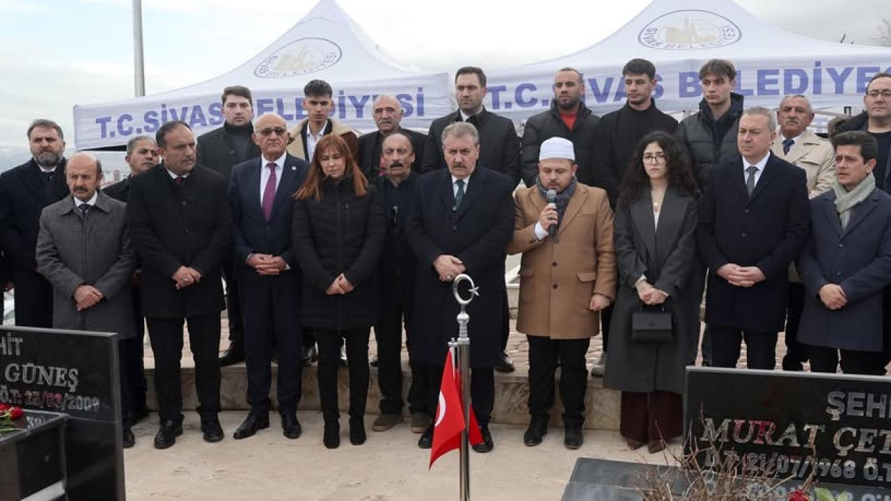 BBP Genel Başkanı Destici, Muhsin Yazıcıoğlu ve beraberinde vefat edenleri anma programına katıldı