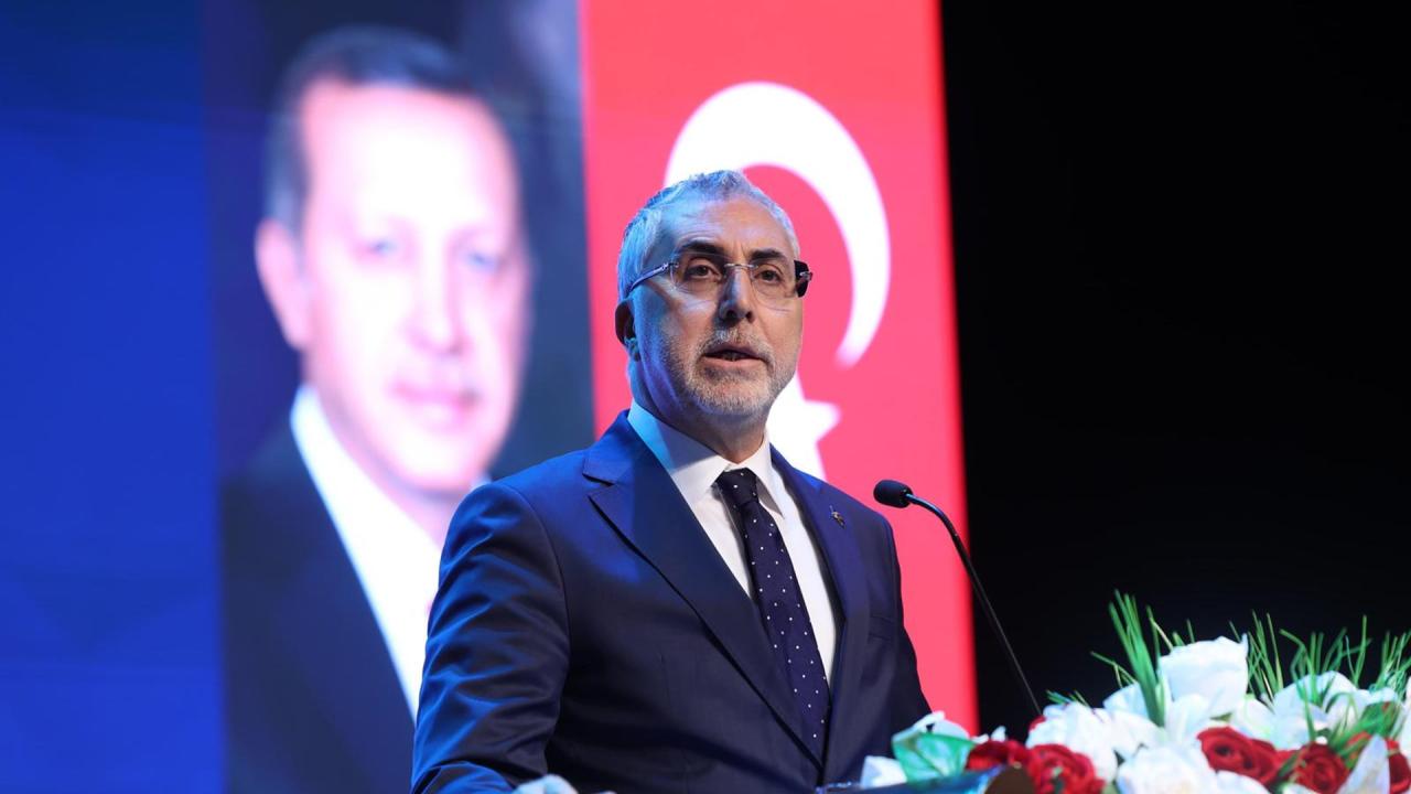 Bakan Işıkhan, Gaziantep’te İŞKUR "Gençliğin Üretim Çağı Bölgesel Kariyer Fuarı"na Katıldı