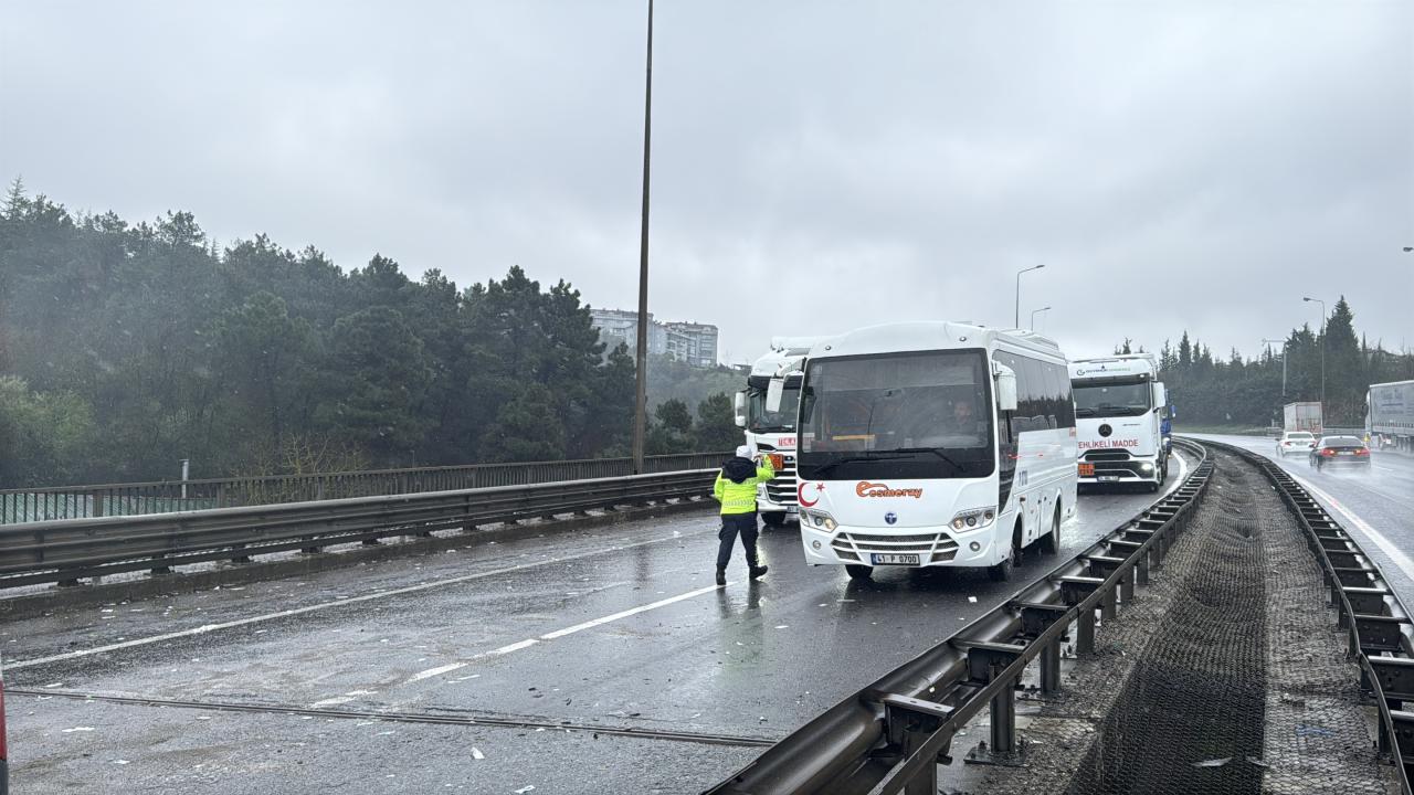Anadolu Otoyolu'nda zincirleme kaza nedeniyle kapanan İstanbul yönü ulaşıma açıldı