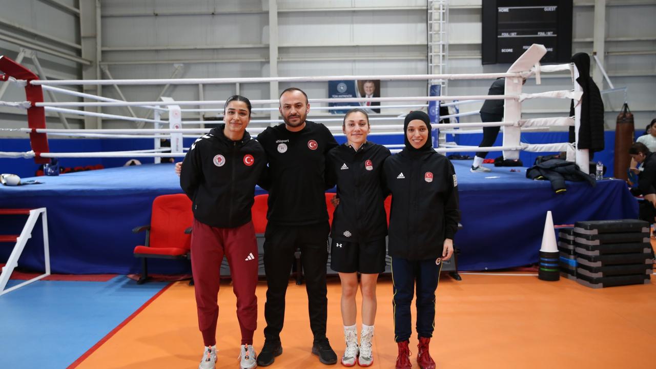 Kadın Boks Milli Takımı'ndan 4 sporcu Azerbaycan'daki turnuvada yumruk sallayacak
