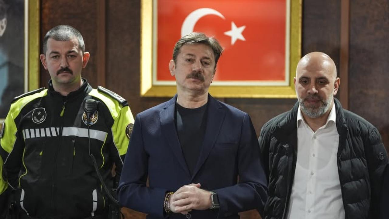 Bahçelievler'de 3 aylık bebeği hastaneye yetiştiren motosikletli zabıta ekibi ödüllendirildi