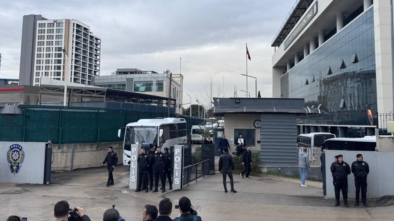 Bursa Büyükşehir Belediye Başkanı Mustafa Bozbey ile 56 şüpheli adliyeye sevk edildi