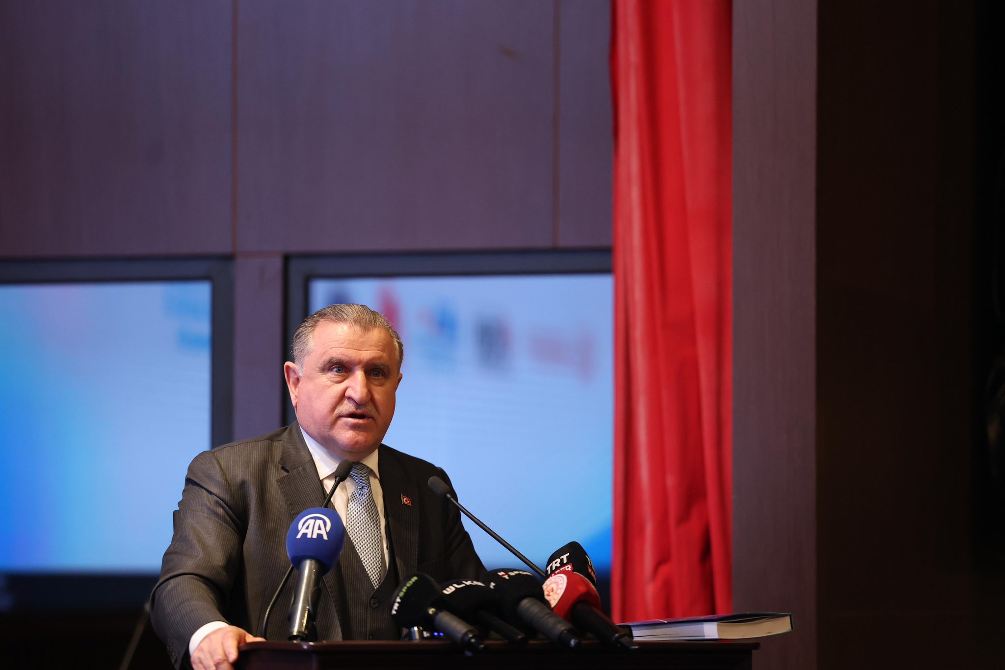 Bakan Bak: Türkiye’de dopingle mücadelenin çok daha güçlü şekilde yapılmasını arzu ediyoruz