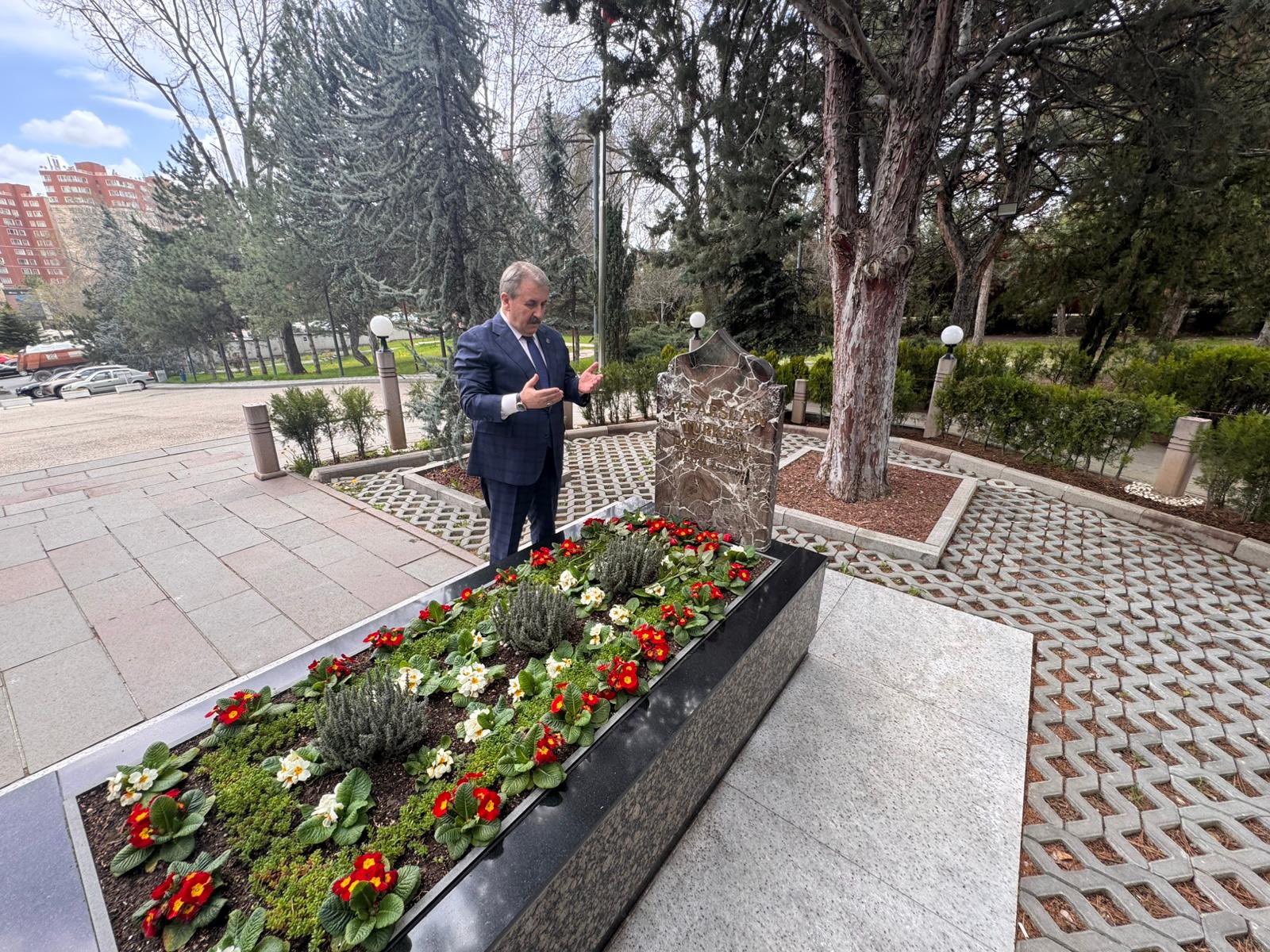 BBP Genel Başkanı Destici, Alparslan Türkeş’i vefatının 29. yıl dönümünde andı