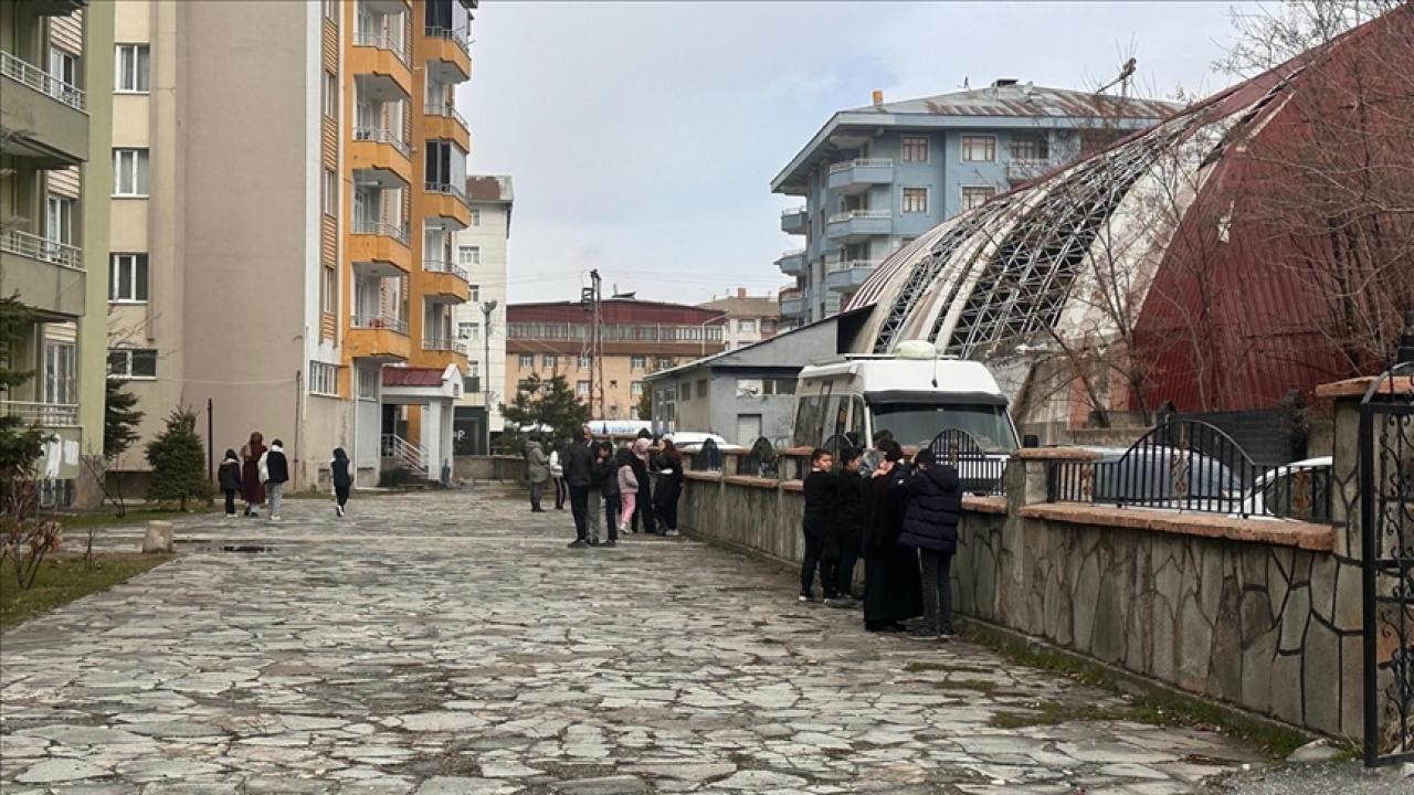 Van'da 5,2 büyüklüğünde deprem