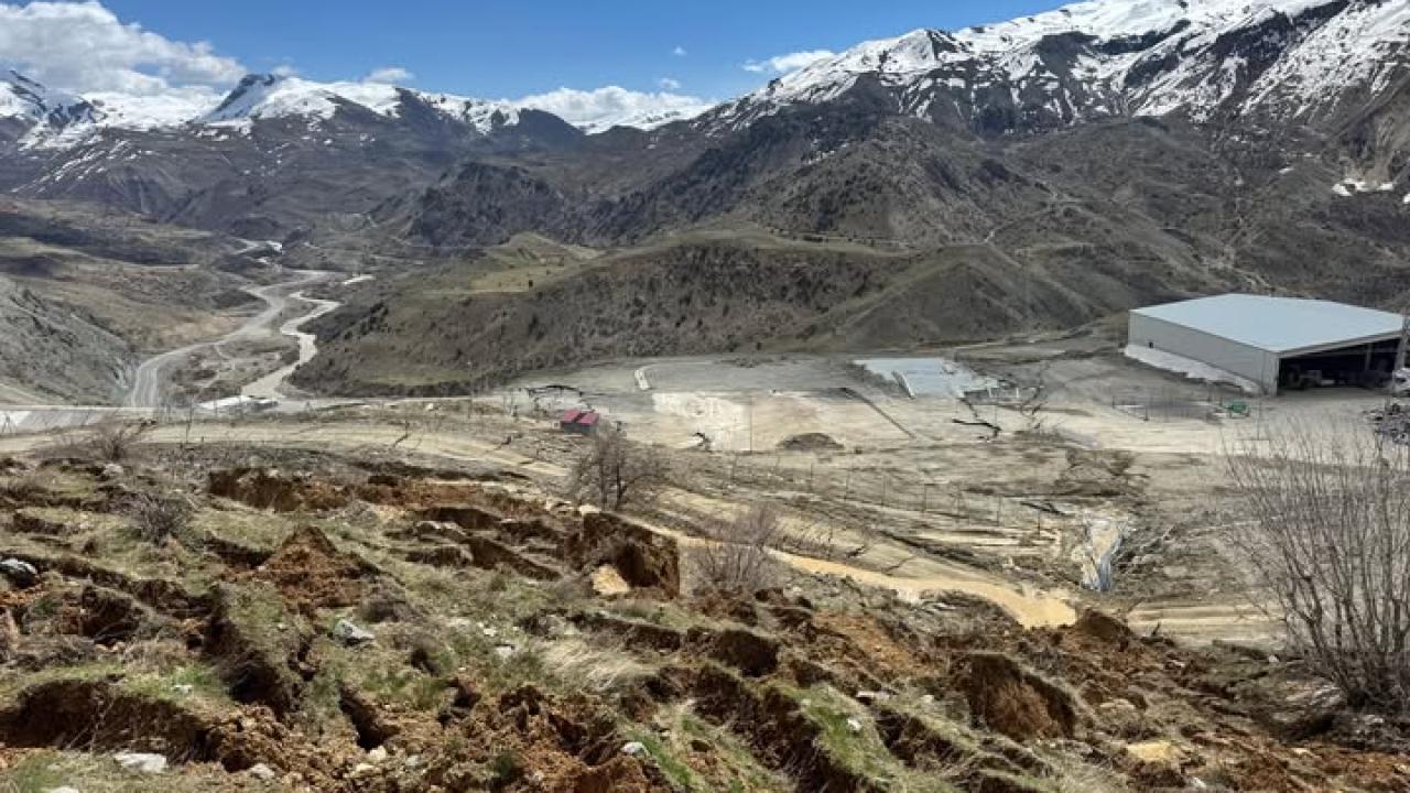 Hakkari'de heyelan nedeniyle Entegre Katı Atık Tesisi'ndeki faaliyetler durduruldu