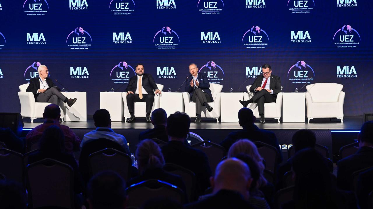 Uluslararası Ekonomi Zirvesi'nde dijital dönüşüm konuşuldu