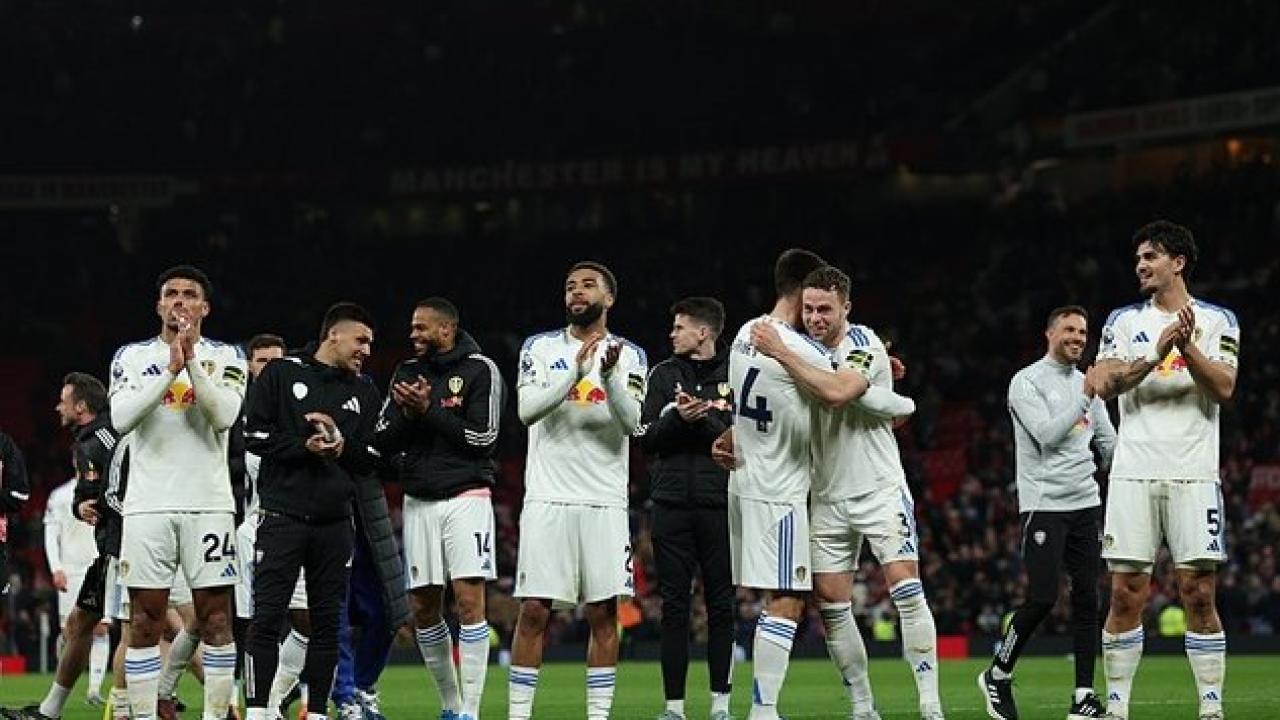 Premier Lig'de Leeds United, 45 yıl aradan sonra Old Trafford'da galip geldi
