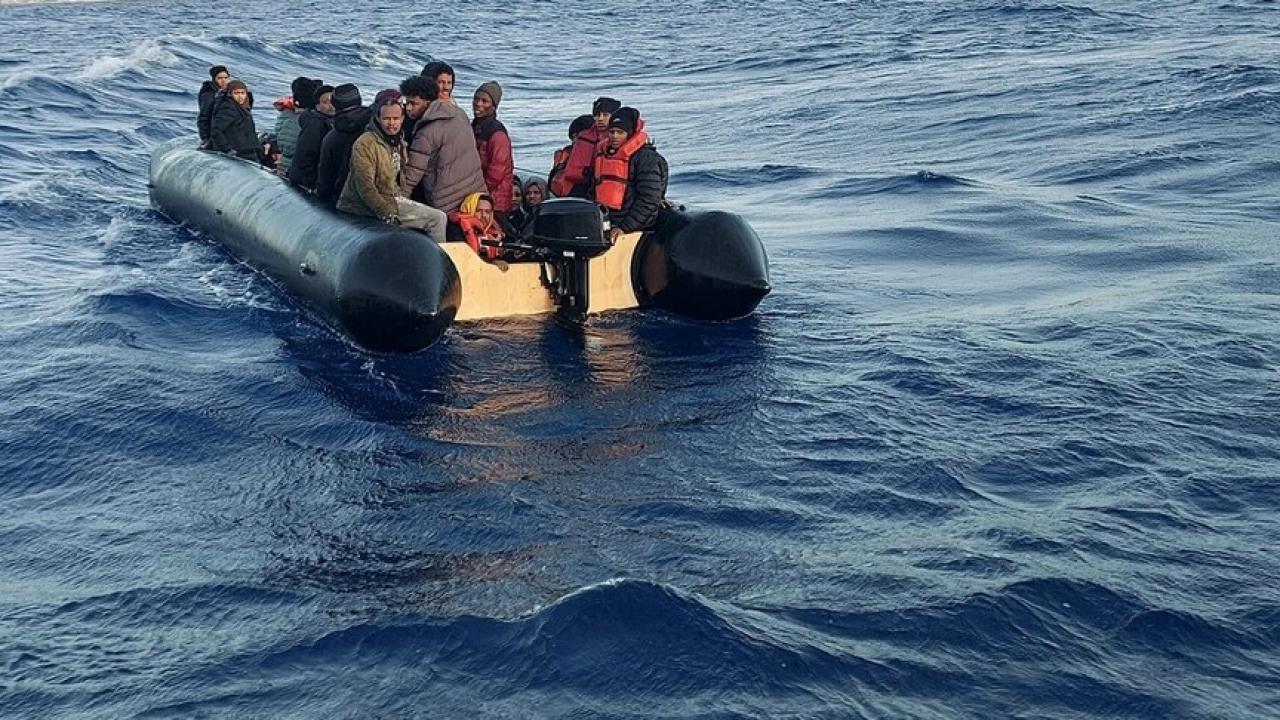 BBC: Yunanistan, düzensiz göçmenleri Türkiye'ye göndermek için yine göçmenleri kullanıyor