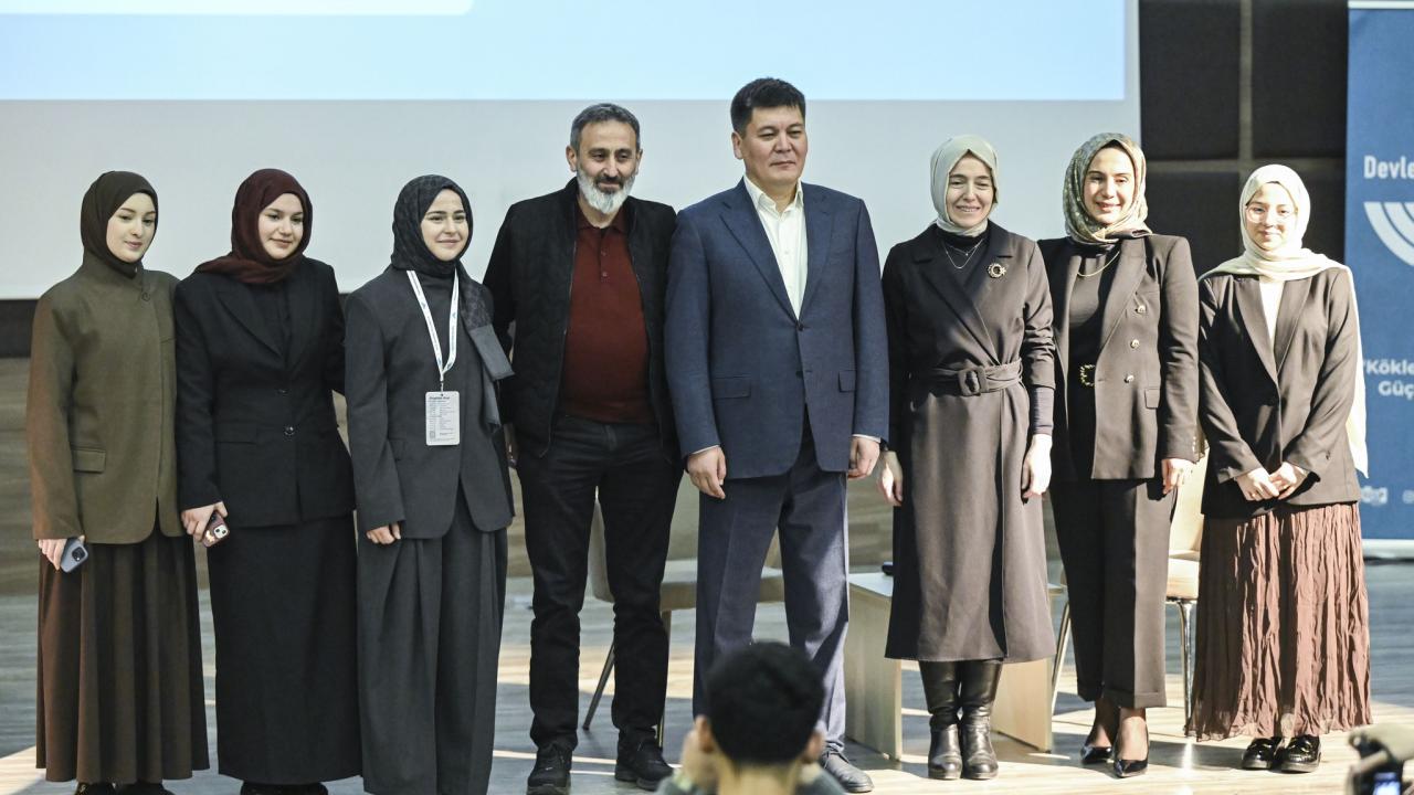 İstanbul'da "Türk Devletleri Kurultayı Simülasyonu" etkinliği başladı