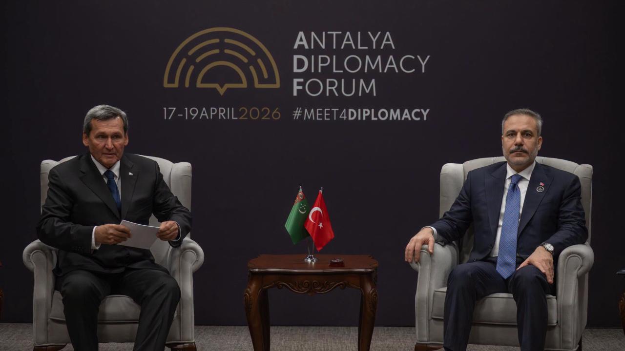 Bakan Fidan, ADF marjında Türkmenistan Dışişleri Bakanı Meredov ile bir araya geldi