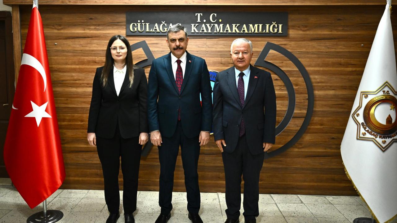 İçişleri Bakanı Çiftçi, kaymakamlık yaptığı Gülağaç'ta ziyaretlerde bulundu