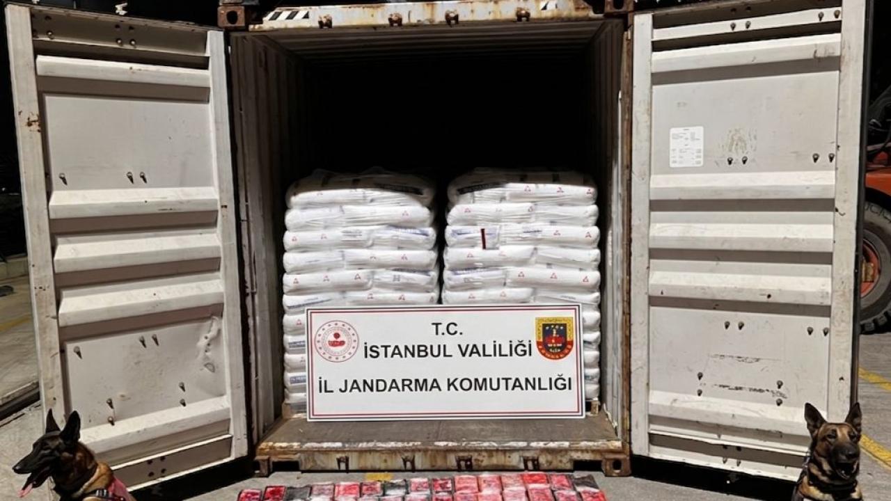 İstanbul'da düzenlenen uyuşturucu operasyonunda 106 kilogram kokain ele geçirildi