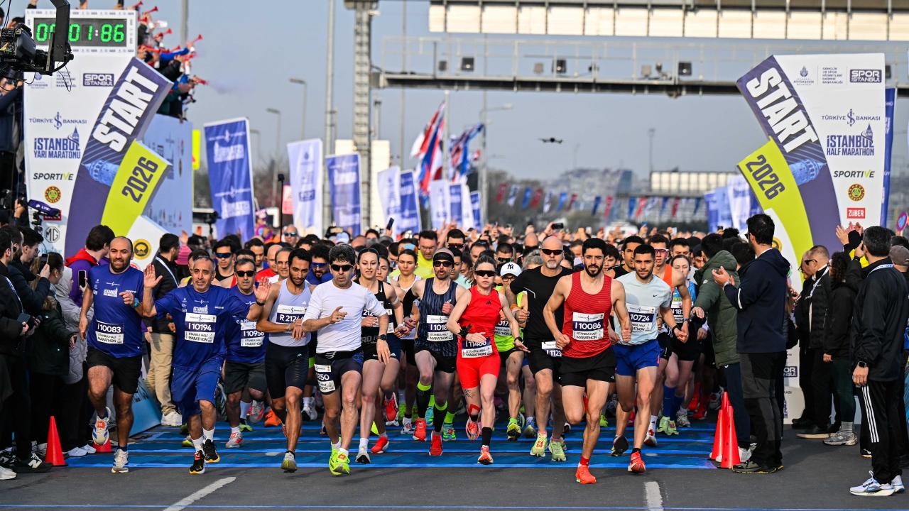 Türkiye İş Bankası 21. İstanbul Yarı Maratonu'nu verilen startla başladı