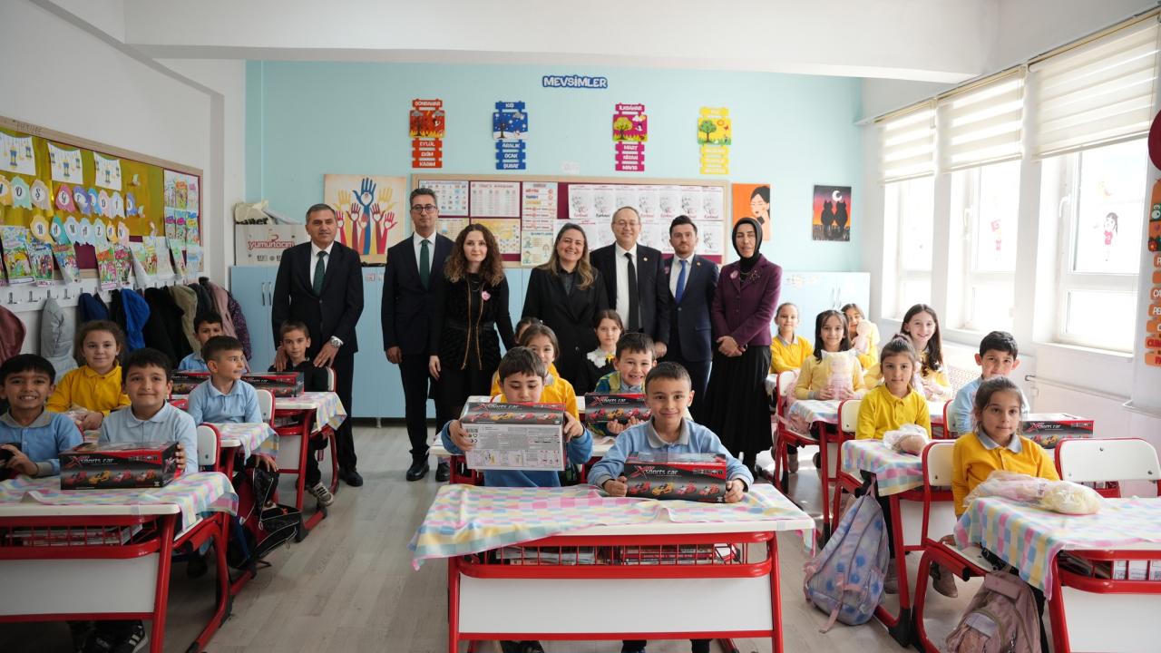 MHP Genel Başkan Yardımcısı Topsakal, Samsun'da öğrencilerle buluştu