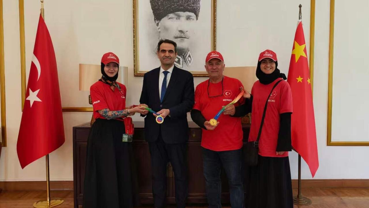 "Türk Uçurtma Takımı", Çin'de düzenlenen festivalde 2 altın madalya kazandı