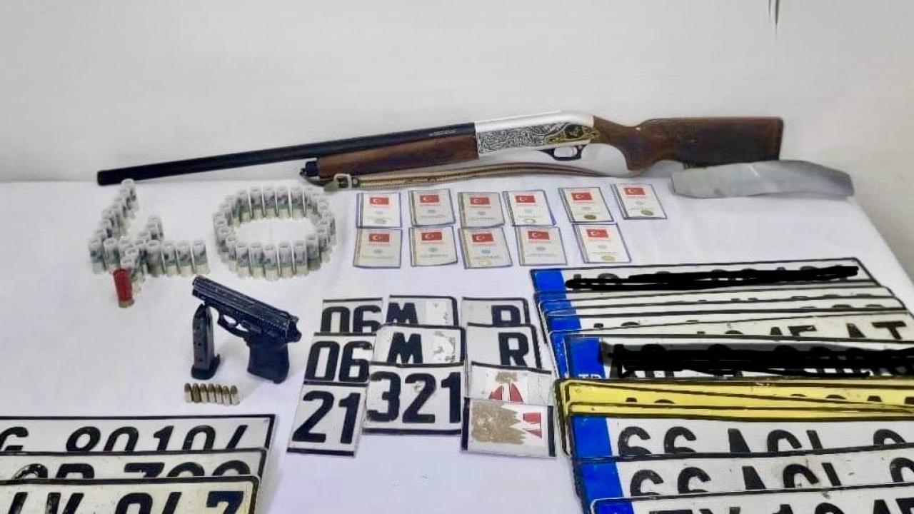 Kırşehir'de evinde sahte plaka basan şüpheli hakkında adli işlem başlatıldı