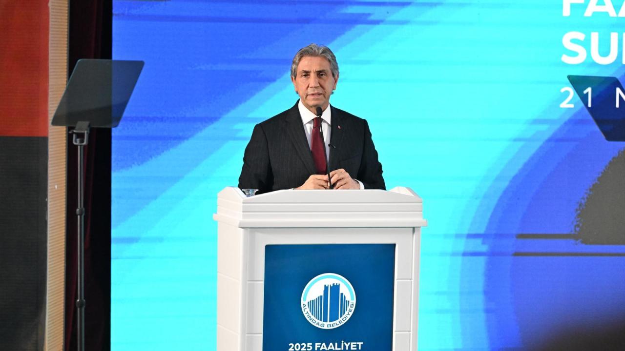 AK Parti Genel Başkan Yardımcısı Demir, Altındağ Belediyesinin faaliyet raporu programına katıldı