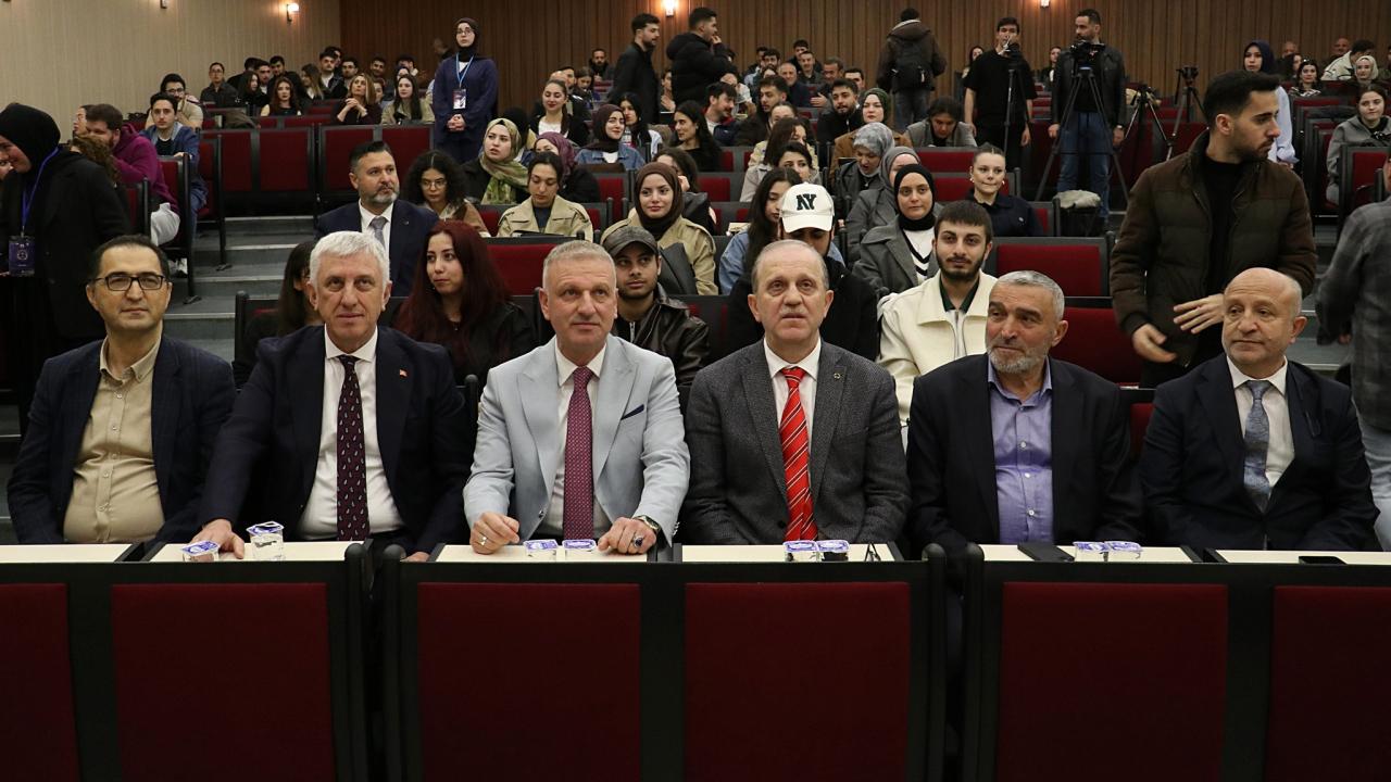 Cumhurbaşkanı Başdanışmanı Saral, Trabzon'da üniversite öğrencileriyle bir araya geldi