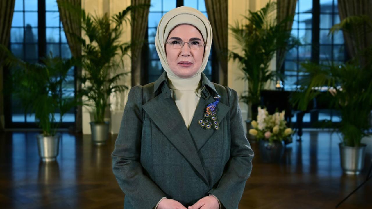 Emine Erdoğan'dan 23 Nisan Ulusal Egemenlik ve Çocuk Bayramı mesajı