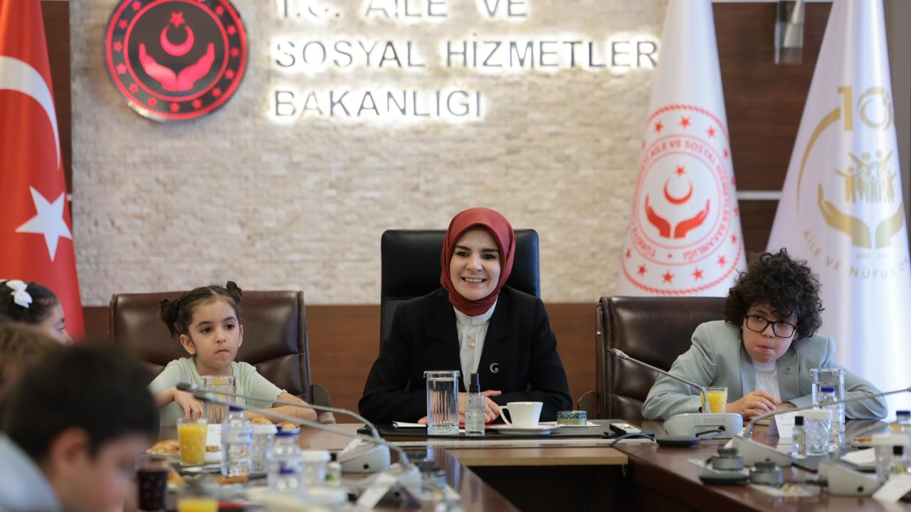 Bakan Göktaş, şehit ve gazi çocuklarını ağırladı
