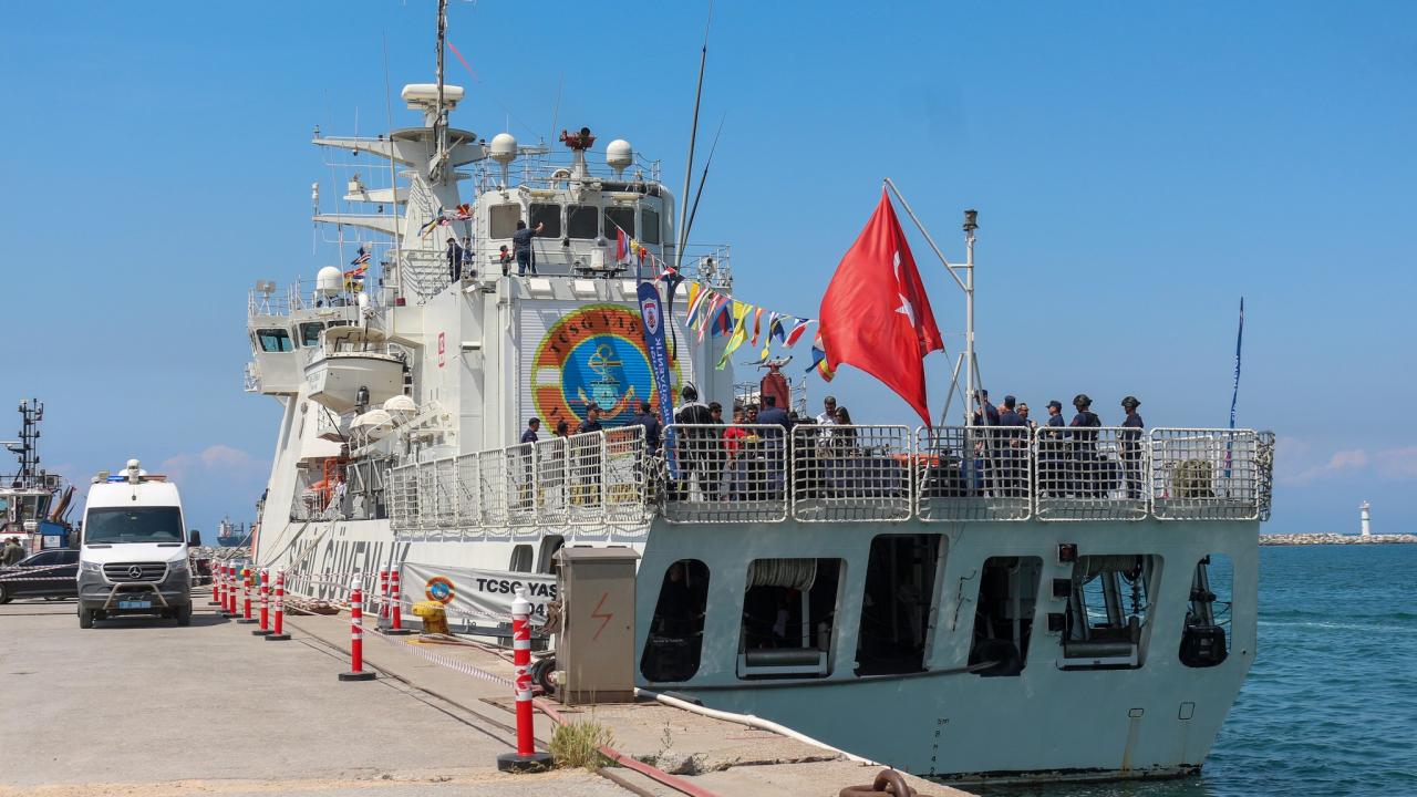 TCG Karpaz ve TCSG Yaşam gemileri Hatay'da ziyarete açıldı