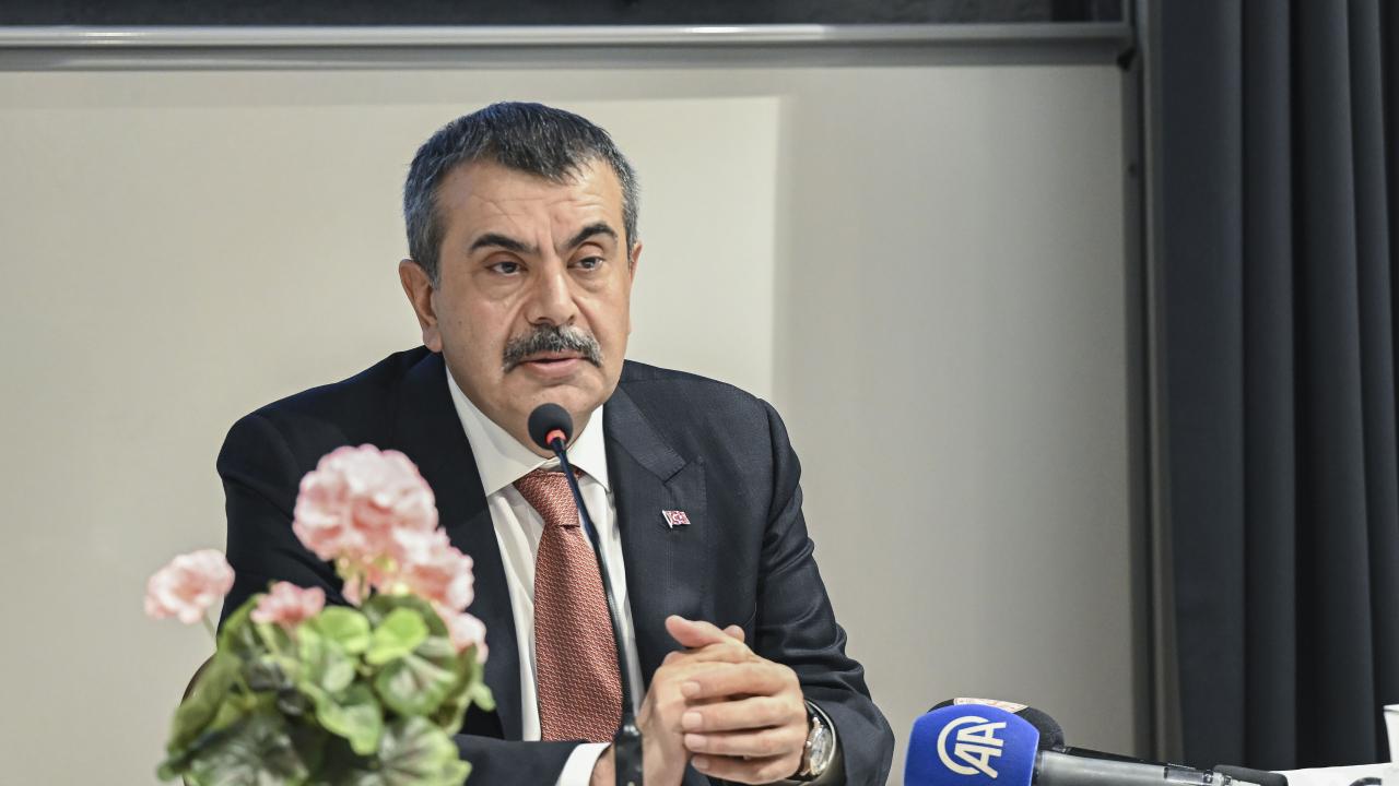 Milli Eğitim Bakanı Tekin "Evlat Nöbetleri Gönüllülük Seferberliği" eğitimini ziyaret etti