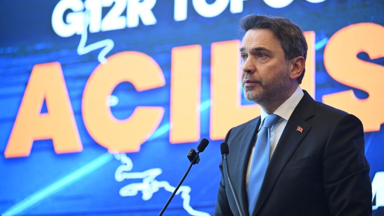 Bakan Bayraktar, güneş enerjisinin yıl sonunda elektrik kurulu gücünde zirveye çıkacağını bildirdi