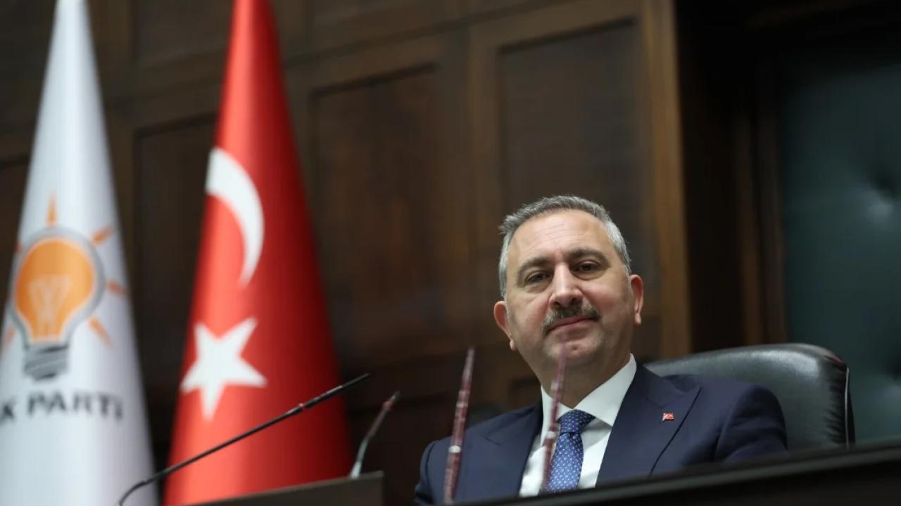 AK Parti Grup Başkanvekili Abdulhamit Gül'den CHP Grup Başkanvekili Ali Mahir Başarır'a tepki: Acziyet ve çaresizlikle çırpınmanız ibretliktir