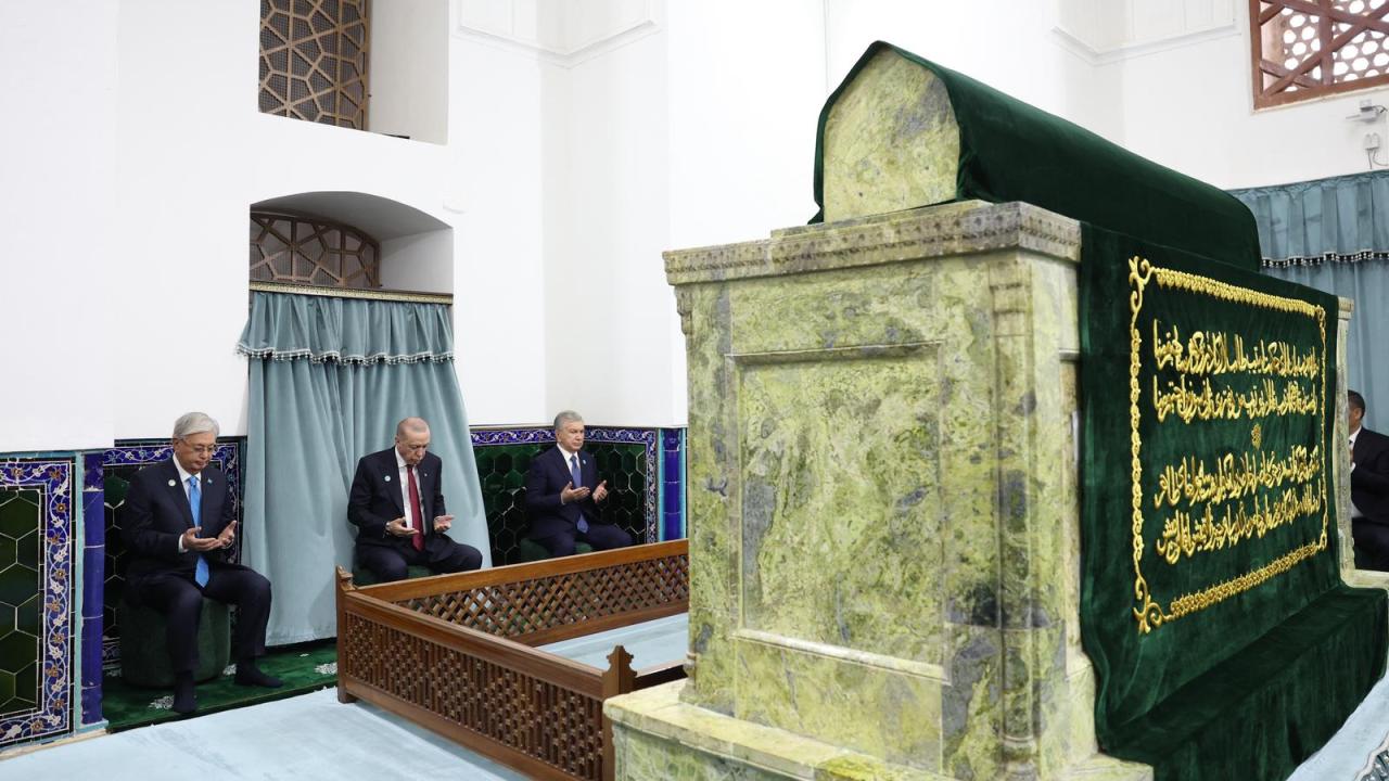 Cumhurbaşkanı Erdoğan, Türkistan'da kültür gezisine katıldı