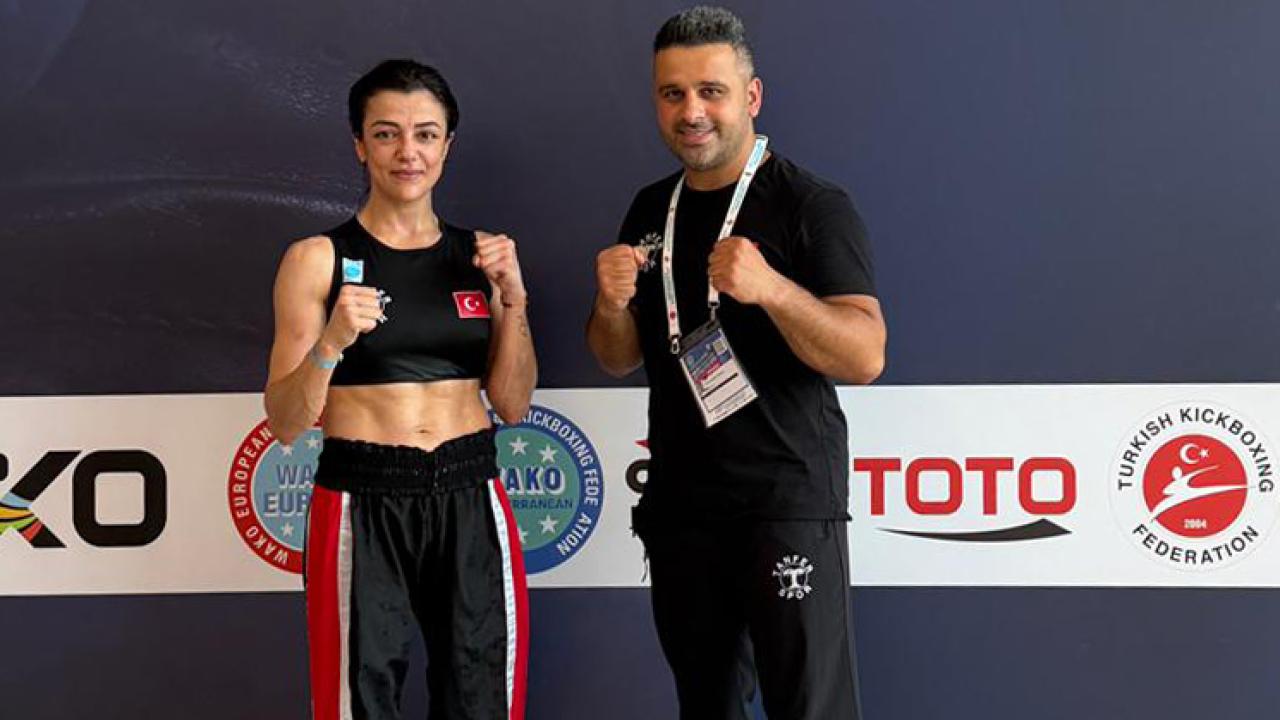 Bağcılar Belediyesi personeli Emine Arslan, Kick Boks Dünya Kupası Şampiyonu oldu