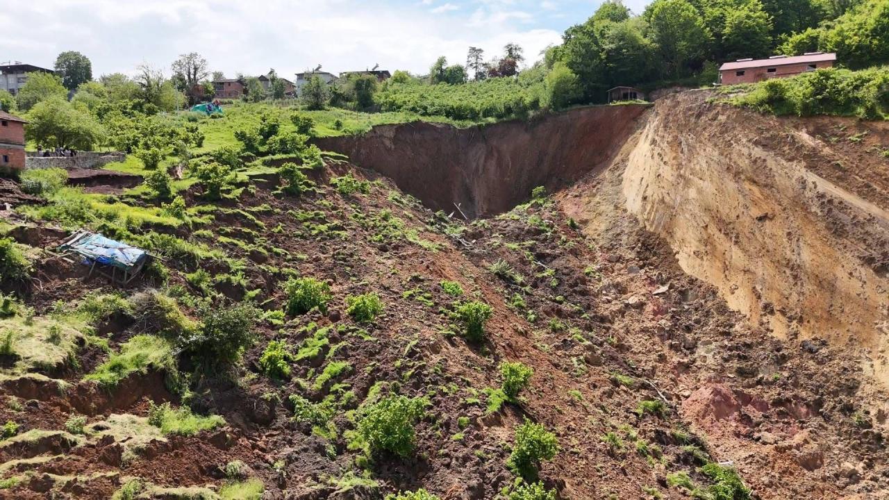Ordu'da fındık bahçesinde heyelan meydana geldi