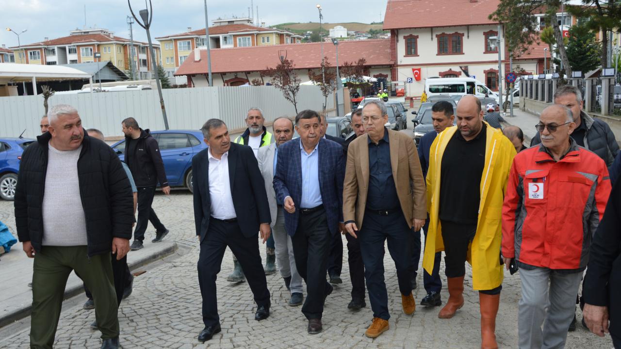 MHP Genel Başkan Yardımcısı Topsakal, selden etkilenen Havza'yı ziyaret etti