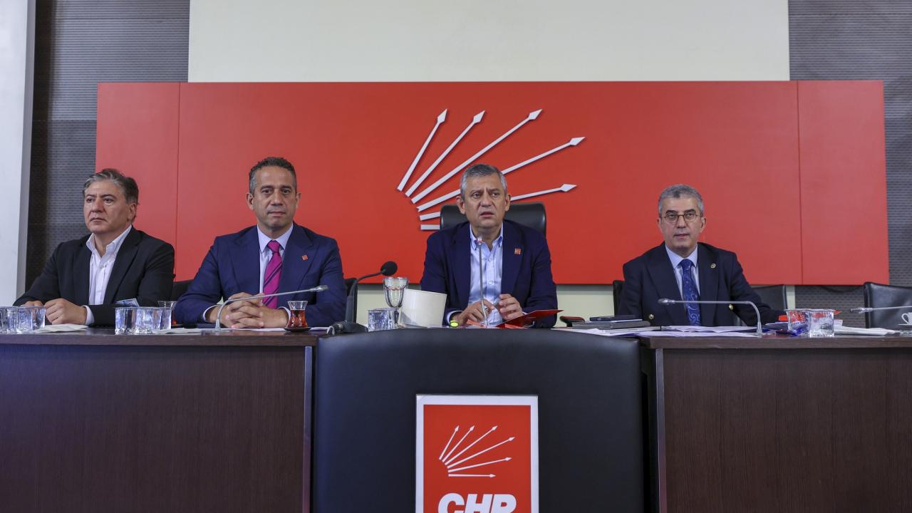 Özgür Özel, yeniden CHP TBMM Grup Başkanı seçildi
