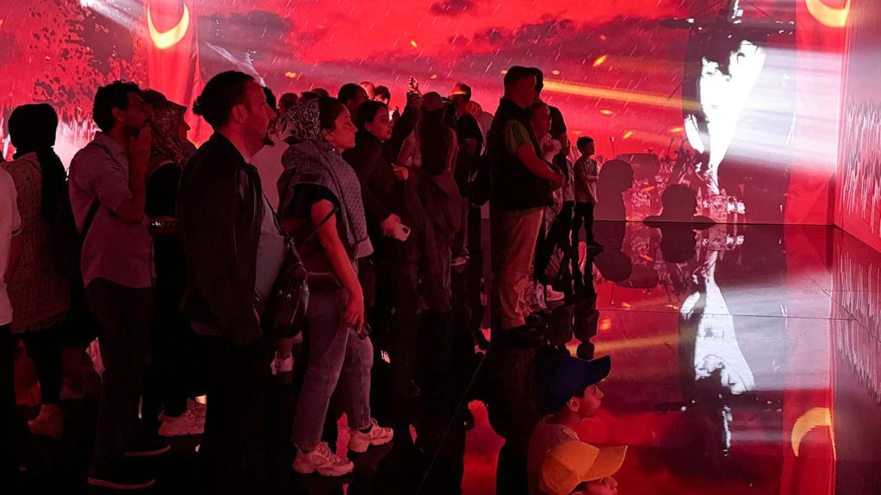 Sultanahmet'teki İstanbul'un fethini anlatan görsel deneyim çadırına yoğun ilgi