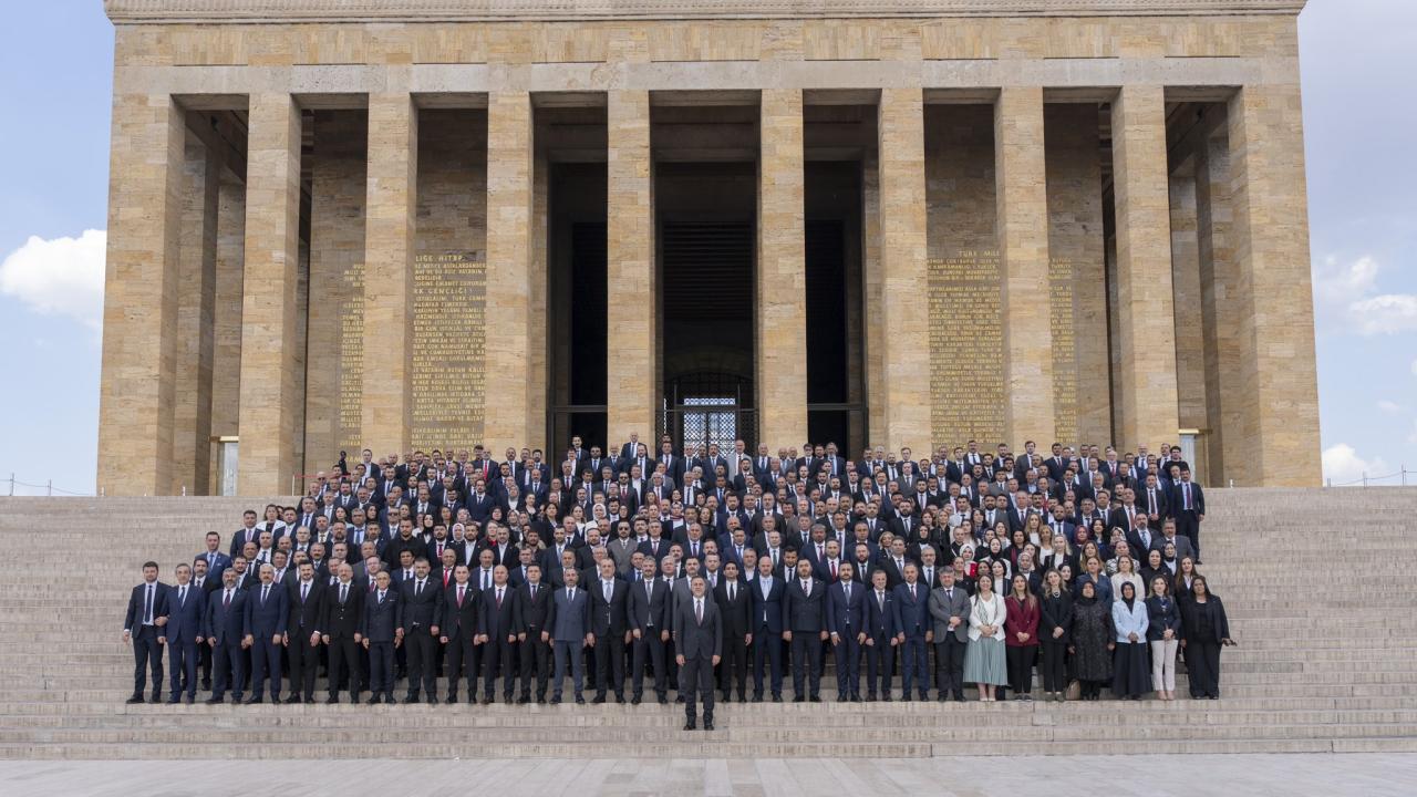MHP İstanbul İl Başkanı Yılmaz’dan Anıtkabir ve Alparslan Türkeş’in Kabrine Ziyaret