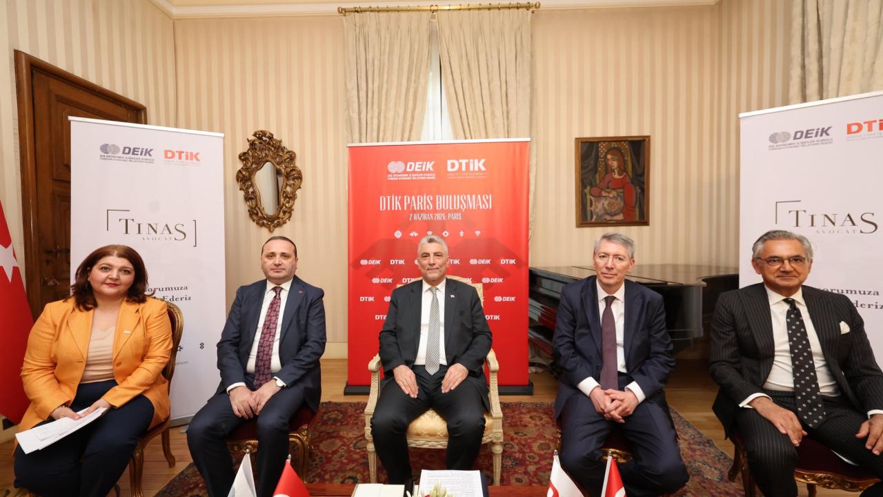 Ticaret Bakanı Bolat, Paris'te Türk iş insanlarıyla görüştü