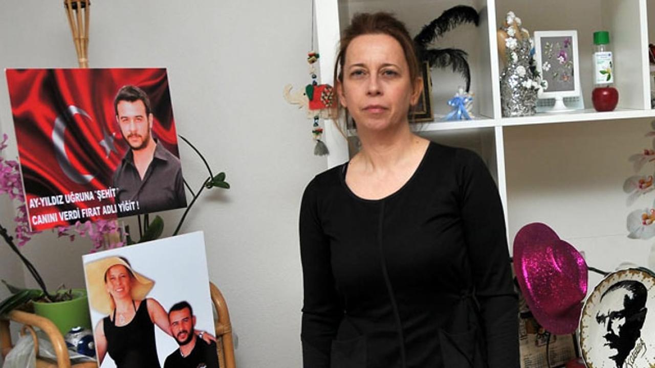 Şehit Fırat Yılmaz Çakıroğlu’nun annesinden "isim kaldırma" kararına tepki: Oğlumun adını bir tabeladan kaldırabilirsiniz ama Türk milletinin gönlünden asla silemezsiniz