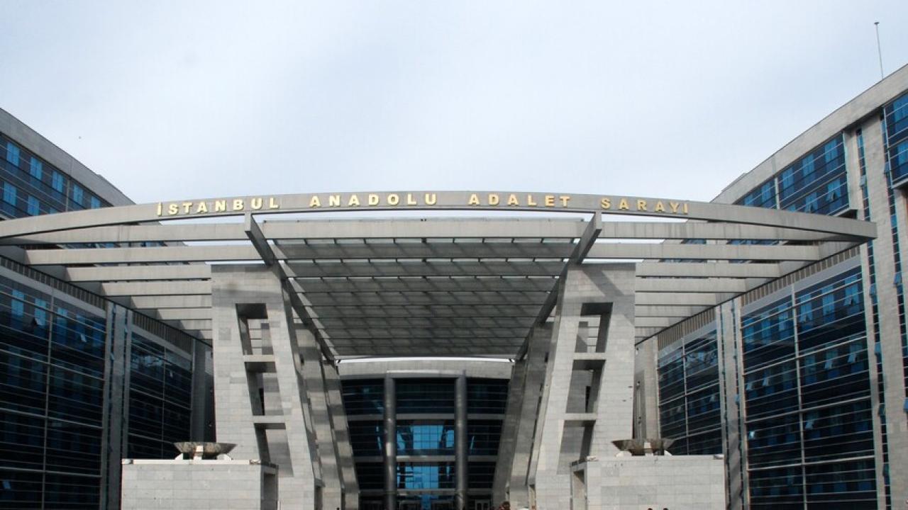 İstanbul merkezli "şike" operasyonunda yakalanan 82 zanlı adliyede